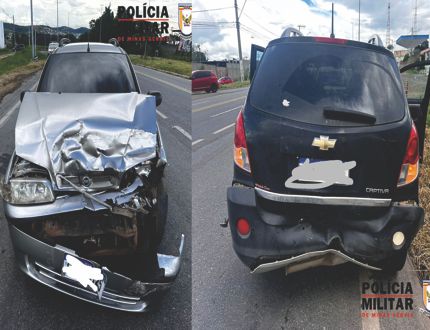 Motorista sem carteira de habilitação e com licenciamento vencido causa colisão na BR-494 em Divinópolis veiculo 4