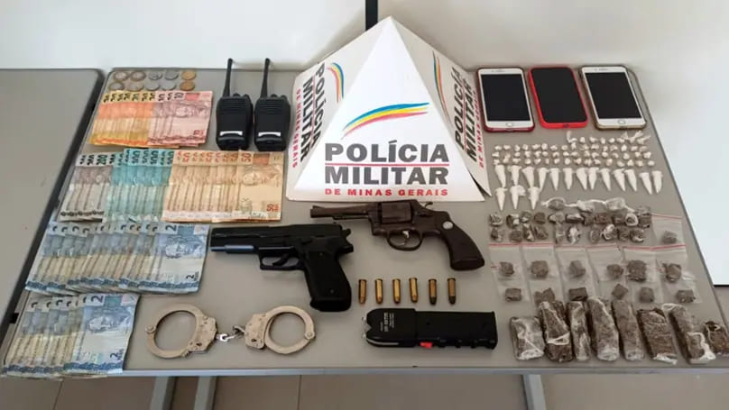 Operação da polícia militar em Nova Serrana: dois homens e um adolescente presos por tráfico de drogas e tortura