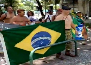 Vídeo: Patriotas bolsonaristas comemoram posse de Donald Trump em frente a embaixada dos EUA, no Rio de Janeiro BOLSONARISTAS