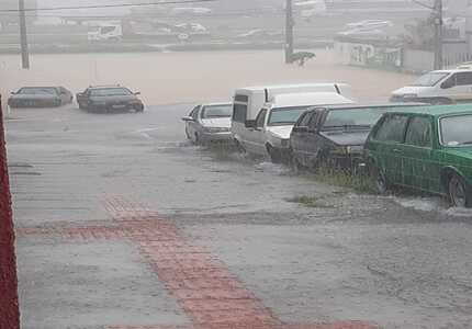 Divinópolis sofre com alagamentos após chuva intensa e SETTRANS informa principais pontos de interdição de trânsito (Veja galeria de imagens)