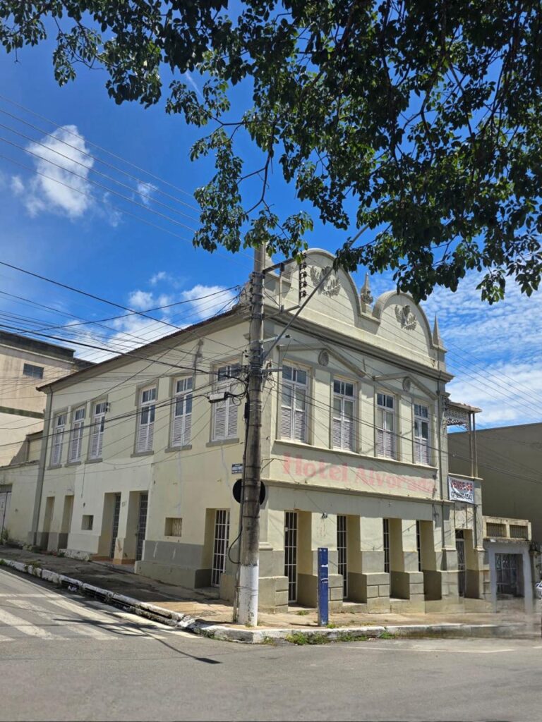 Santo Antônio do Monte celebra aquisição de imóvel histórico para novo espaço educacional Samonte_HotelAlvorada_Pref (1)