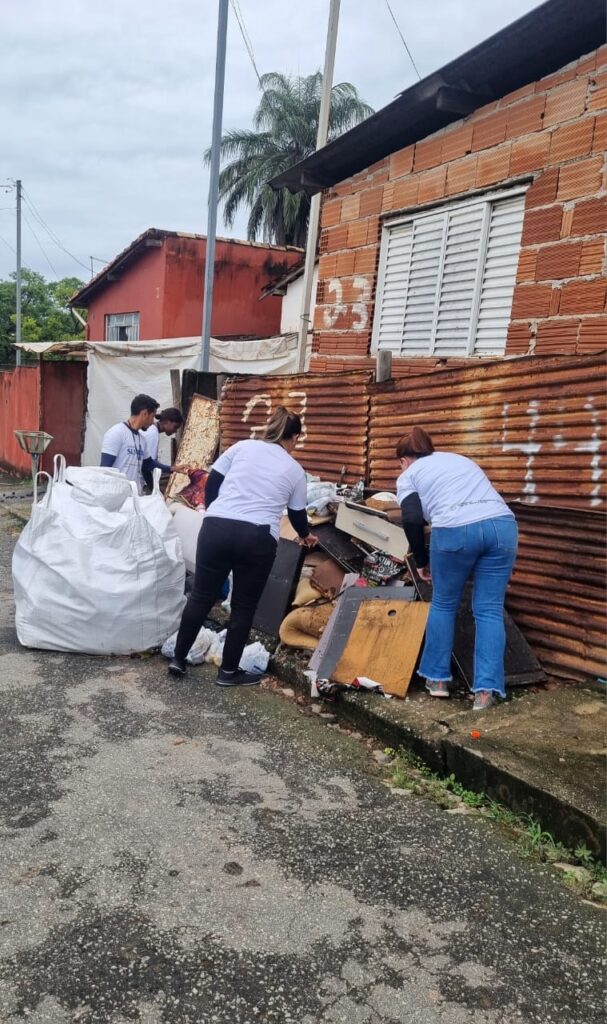 Prefeitura de Carmo do Cajuru realiza mutirão de limpeza para combater o Aedes aegypti WhatsApp Image 2025-01-28 at 15.11.24