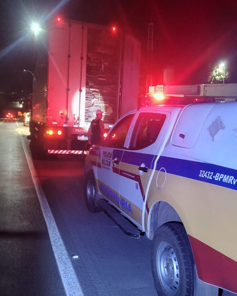 Policia Militar Rodoviária (PMRv) apreende carga de contrabando de cigarros avaliada em R$ 3,25 milhões na MG-050, em Formiga contrabando 2