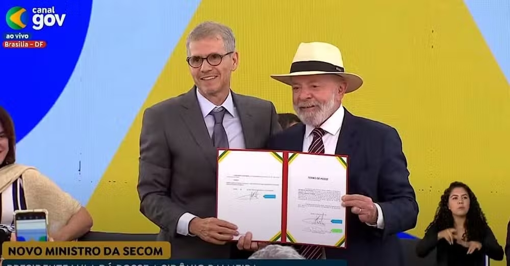 Sidônio Palmeira ao assumir a Secom-PR, demite Brunna Rosa e promete reforçar comunicação do governo Lula; mudança encerra disputa interna sidonio-palmeira