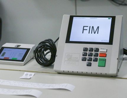 5.543 prefeitos e vices tomam posse em suas cidades nesta quarta-feira (1/1/2025); vereadores serão 58.072 urna - prefeito eleitos 2