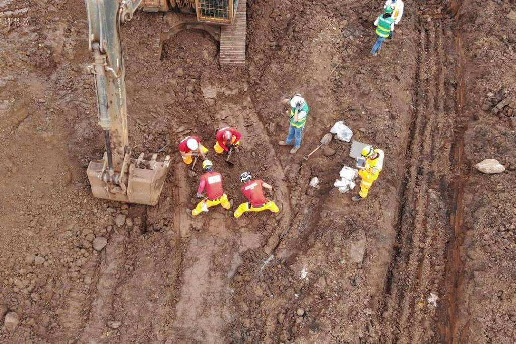 Urgente: Bombeiros localizam fragmentos corpóreos em Brumadinho; Perícia analisará se é de vítima da tragédia Brumadinho