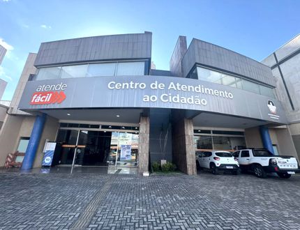 Denúncia: Pessoas passam mal devido ao calor extremo no Centro de Atendimento ao Cidadão (CAC); 13 aparelhos de ar-condicionado estão quebrados