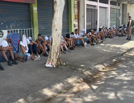 Briga generalizada entre torcedores do Atlético e Cruzeiro, deixa 6 (seis) feridos, três para cada lado; e dezenas de prisões