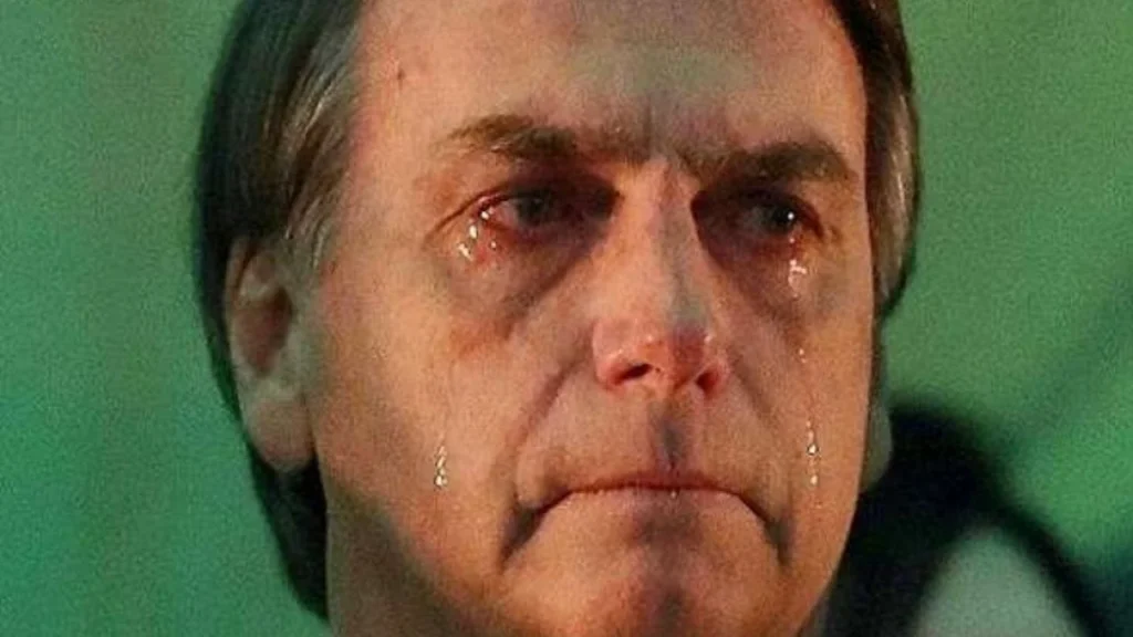 PGR denuncia Bolsonaro por tentativa de golpe de Estado e organização criminosa; ex-presidente tinha conhecimento de assassinatos bOLSONARO CHORANDO