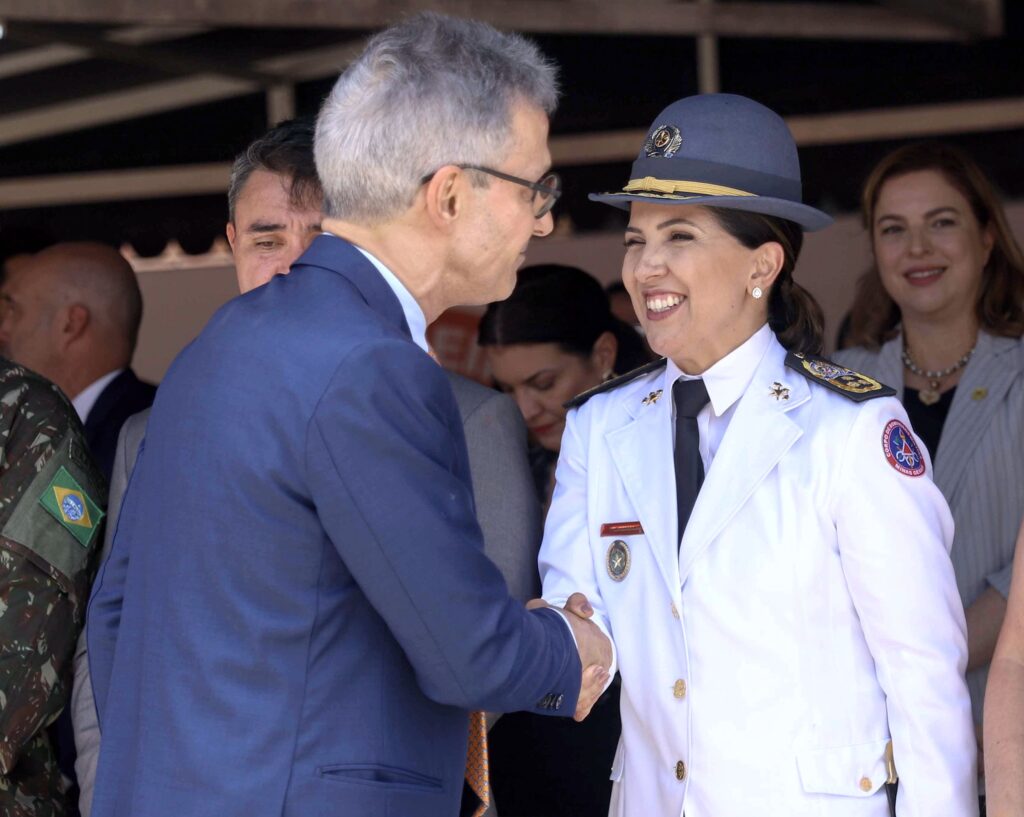 Coronel Jordana de Oliveira Filqueiras Daldegan, primeira mulher da história a comandar o Corpo de Bombeiros de Minas Gerais, assume cargo coronel corpo de bombeiros 2