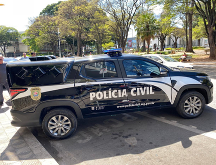 Homem condenado por crimes sexuais é preso em Itaúna viatura praca itauna- divinews (1)