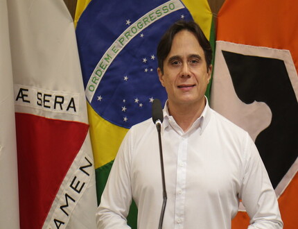 Câmara de Divinópolis aprova projeto para redistribuição de vacinas próximas ao vencimento; em projeto de autoria do vereador Dr. Delano 54384787751_c96da59387_c (1)