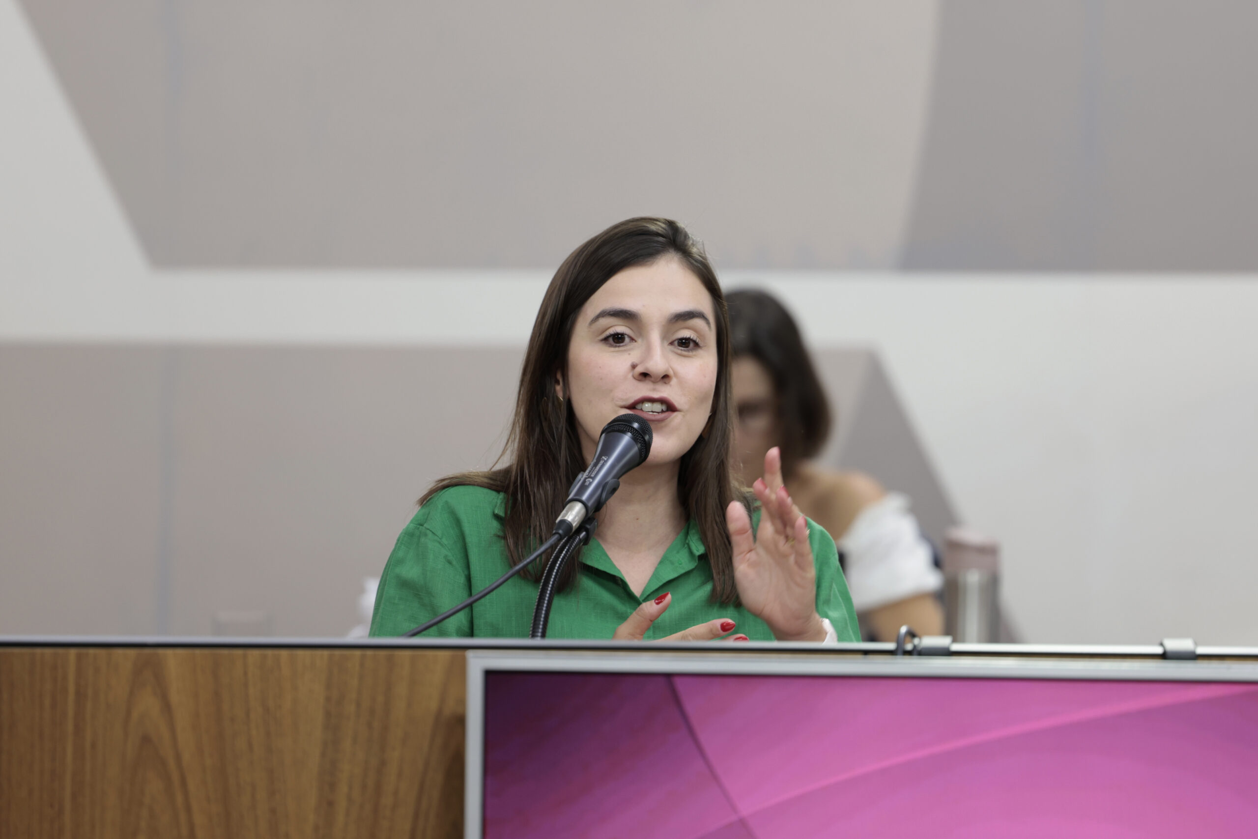 Aprovado projeto da deputada Lohanna que propõe a criação de Política Estadual de Promoção de Mulheres em Espaços de Liderança