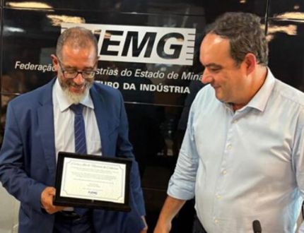 Nomeado por Lula em cargo do Ministério do Trabalho e com trajetória sindical, Carlos Calazans é homenageado pelo presidente da FIEMG, Flávio Roscoe Flávio Roscoe - Carlos Calazans