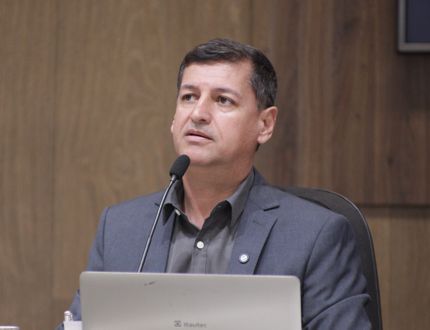 Influenciador Arthur Saturnino, por afrontar dignidade da Justiça, pode ser condenado à revelia, em processo que acusa vereador Rodyson por crime não cometido