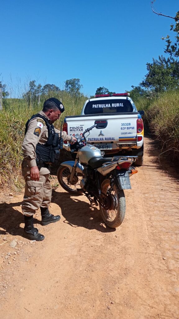 Polícia Militar prende jovem por manobras perigosas e posse de drogas em Formiga WhatsApp Image 2025-03-10 at 10.54.17 (1)