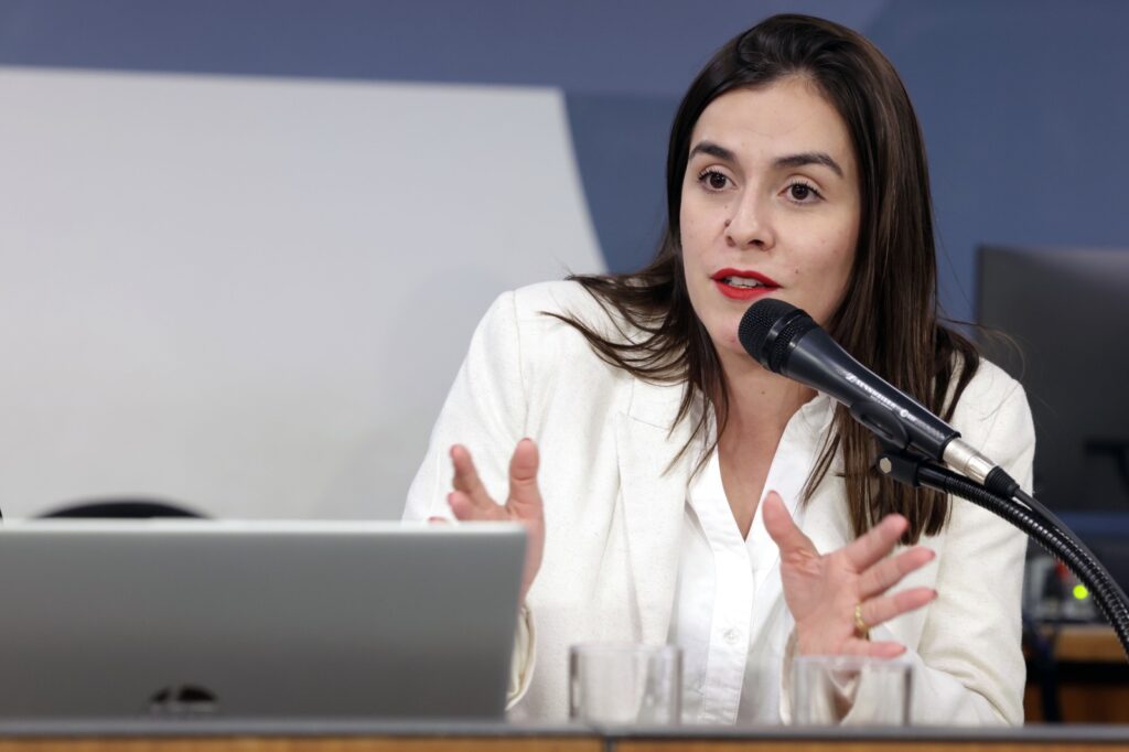 Deputada Lohanna aprova projeto para conscientização sobre ruídos no trânsito e proteção de autistas WhatsApp Image 2025-03-12 at 15.45.46