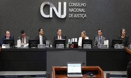 Desembargadores queriam iPhone: CNJ suspende compras