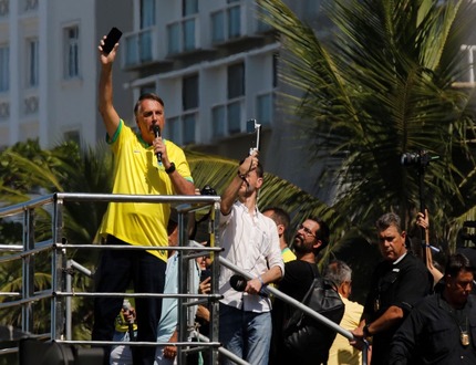 Bolsonaro reafirma que não deixará o Brasil, critica STF em ato no Rio, e diz que seguirá sendo um problema
