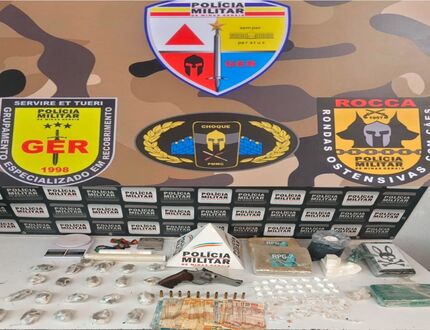 Polícia Militar desmantela ponto de tráfico com grande apreensão de drogas no bairro Campina Verde em Divinópolis WhatsApp Image 2025-03-17 at 14.45.55 (1)