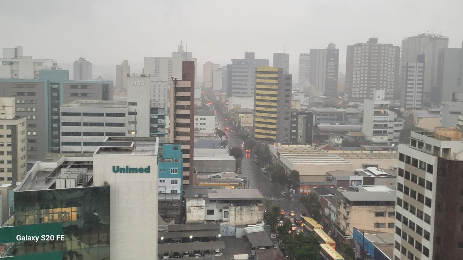Divinópolis em Alerta Amarelo: Chuvas fortes e ventos intensos atingem a cidade, segundo o INMET