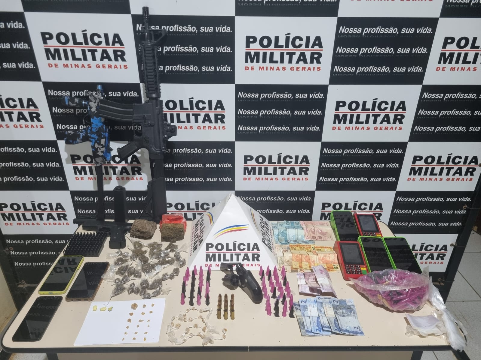 Polícia Militar prende dois suspeitos e apreende fuzil, drogas e munições em Japaraíba