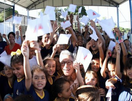 Governador Zema fiscaliza investimentos em educação na Região Centro-Oeste de Minas e Noroeste alunos 2