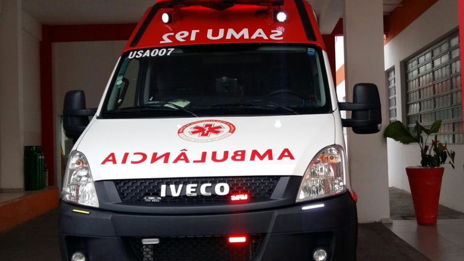Acidente entre caminhão e moto mata homem em Lagoa da Prata ambulancia-samu-910x512