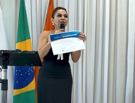 Diretora do Complexo de Saúde São João de Deus - CSSJD, Elis Regina Guimarães, é homenageada no evento 'Orgulho Divinopolitano' cssjd - Elis Regina 2