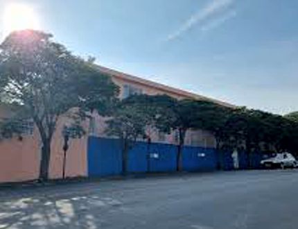 Professora é agredida por mãe de aluno da Escola Lauro Epifânio, em Divinópolis. A polícia foi acionada e a agressora saiu presa