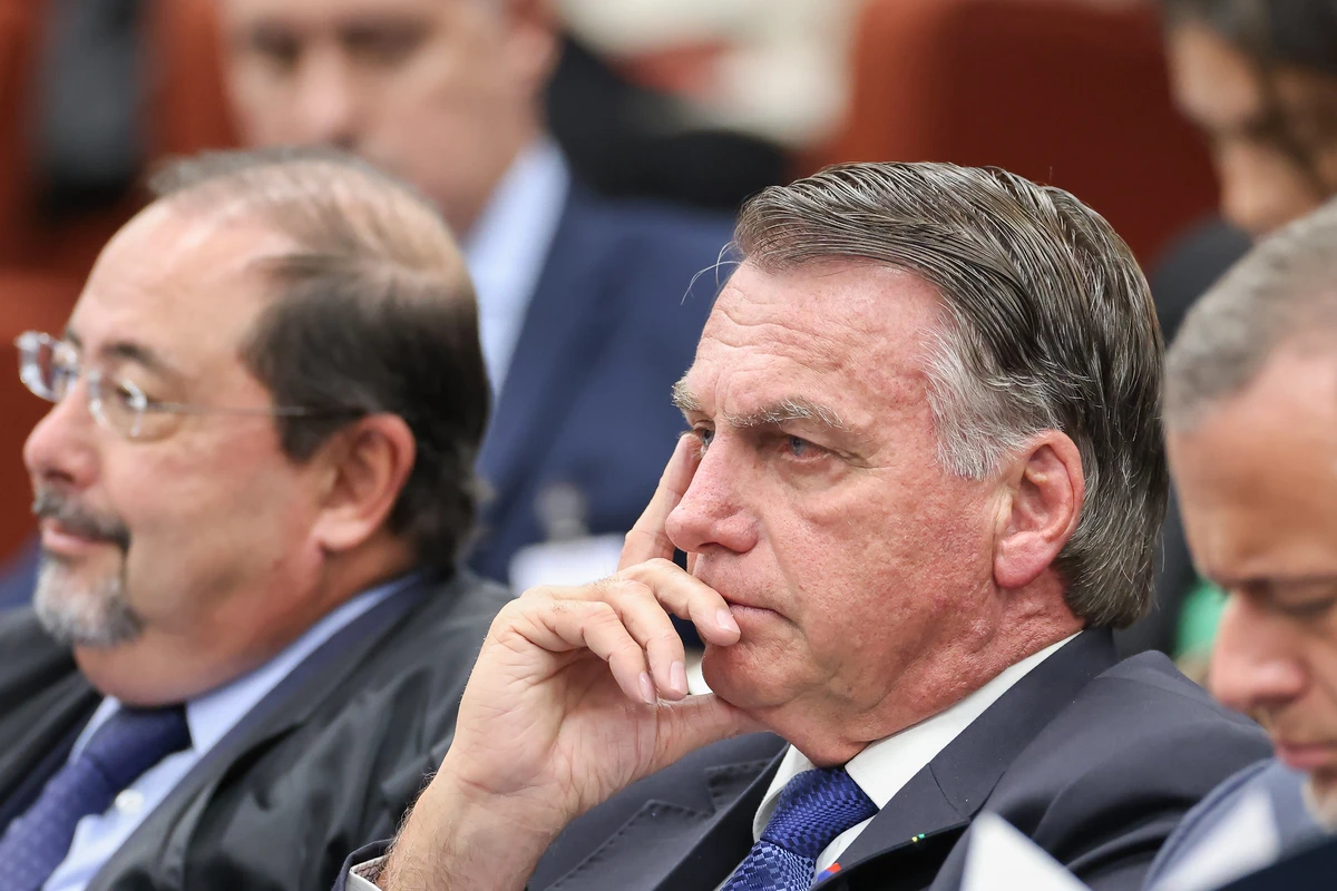 Bolsonaro e mais sete se tornam réus no STF por tentativa de golpe de Estado