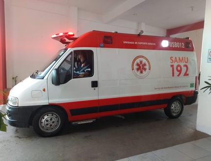 Acidente entre um carro e um caminhão na MG 050 deixa homem ferido em Divinópolis samu acidente - divinews (1)
