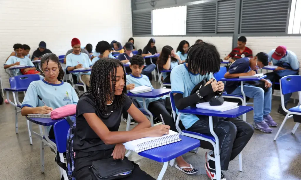 Governo libera primeira parcela do Pé-de-Meia para estudantes nascidos em maio e junho 0d4a4675_0