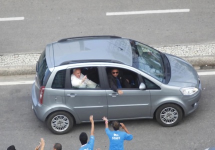 Carro usado pelo Papa Francisco quando visitou o Brasil em 2013, está em Minas Gerais 1000303445