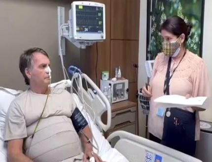 Fazer live para vender capacete, pode; receber intimação do STF, não: Bolsonaro perde a linha no hospital