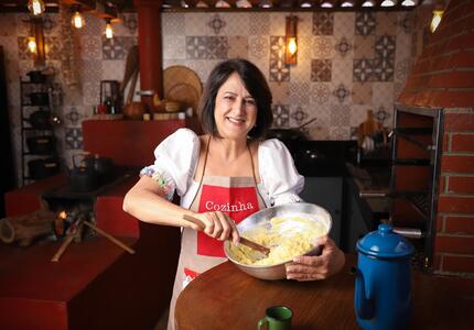 Cozinheira Edna Ribeiro, da “Cozinha da Ieie”, leva a culinária de Itapecerica ao Festival de Gastronomia de Ouro Preto