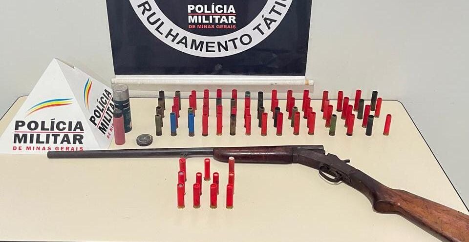 Polícia Militar apreende espingarda e grande quantidade de munições em fazenda em Santo Antônio do Monte