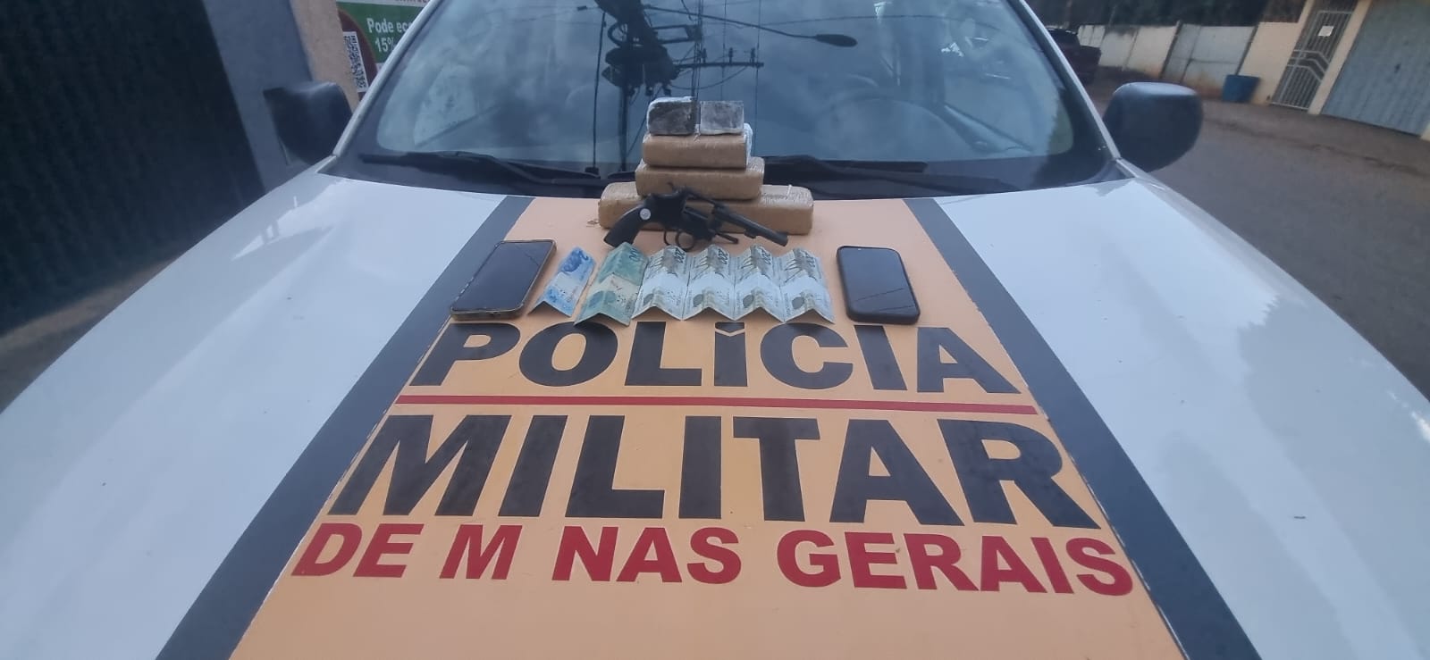 Polícia Militar prende jovem por tráfico de drogas e porte ilegal de arma em Martinho Campos