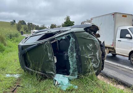 Casal fica ferido e carro da perda total em grave acidente na MG-050 ac1dente mg-050 2 (1)