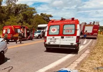 Batida entre dois veículos na MG-050 deixa quatro feridos