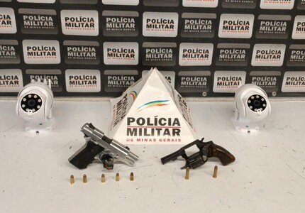 Dupla com extensa ficha criminal em Divinópolis é presa com armas de fogo, no bairro Quintino