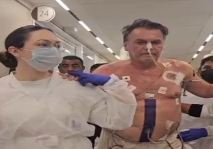 Bolsonaro aparece caminhando em hospital de Brasília, após cirurgia intestinal bolsonaro caminha capa site (2)