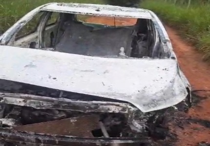 Carro usado no crime em loja do bairro Ipiranga, é encontrado carbonizado carro carbon1zado