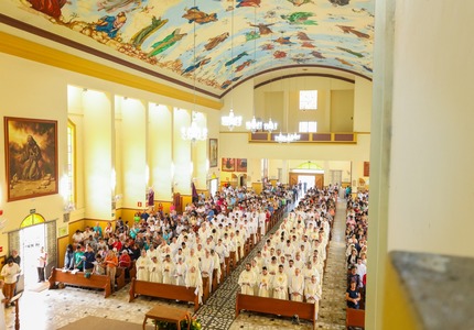 Bispo Dom Geovane Luís celebra missa na Catedral de Divinópolis neste fim da Semana Santa missa catedral páscoa semana santa capa site (1)