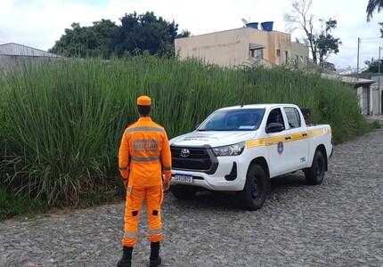 Bombeiros realizam vistorias contra focos de incêndio em terrenos abandonados em Divinópolis e região Centro-Oeste de Minas