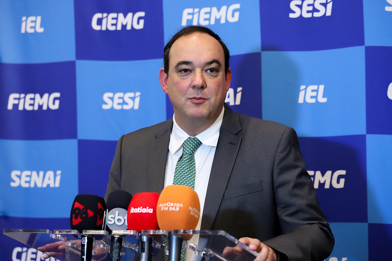 Crise de prestígio atinge FIEMG: Dia da Indústria 2025 reflete insatisfação com liderança de Flávio Roscoe