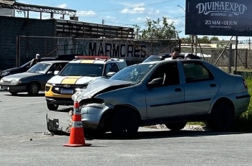 Acidente no trevo da BR-494 com acesso a Divinópolis via Avenida Paraná acidente trevo br 494 e avenida paraná divinópolis