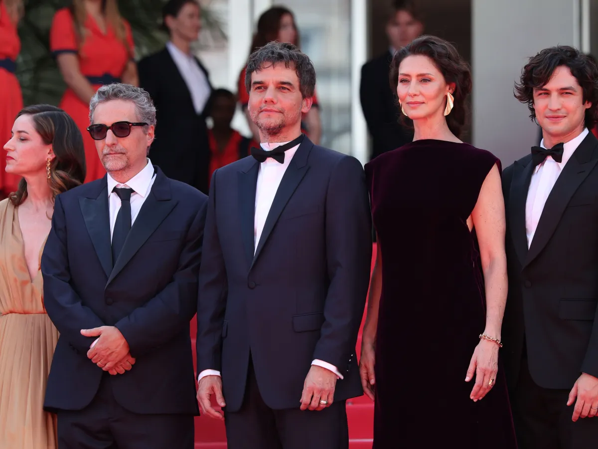 “O Agente Secreto” faz história em Cannes: Kleber Mendonça leva Melhor Direção e Wagner Moura é consagrado Melhor Ator