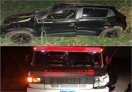 Batida entre carro e caminhão na BR-494, em Divinópolis, termina com veículo capotado fora da pista