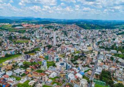 Nova Serrana recebe oficinas do Sebrae para impulsionar pequenos negócios Negligência Fatal: Indústria ignora alertas sobre falhas elétricas e funcionário morre em Nova Serrana